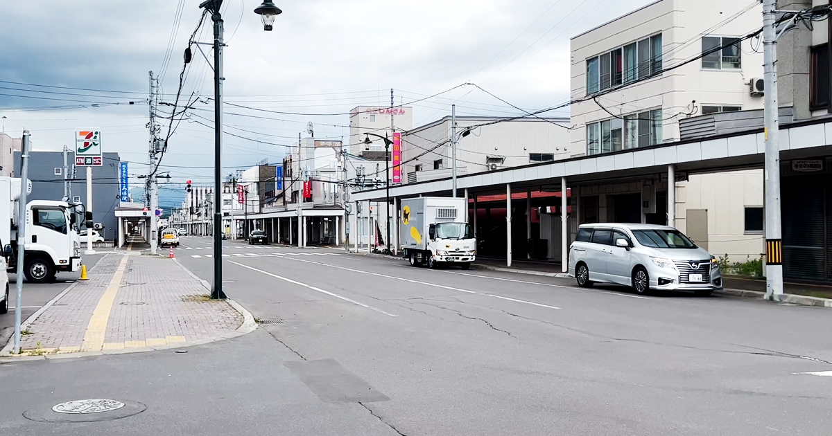 名よせ通りの道幅