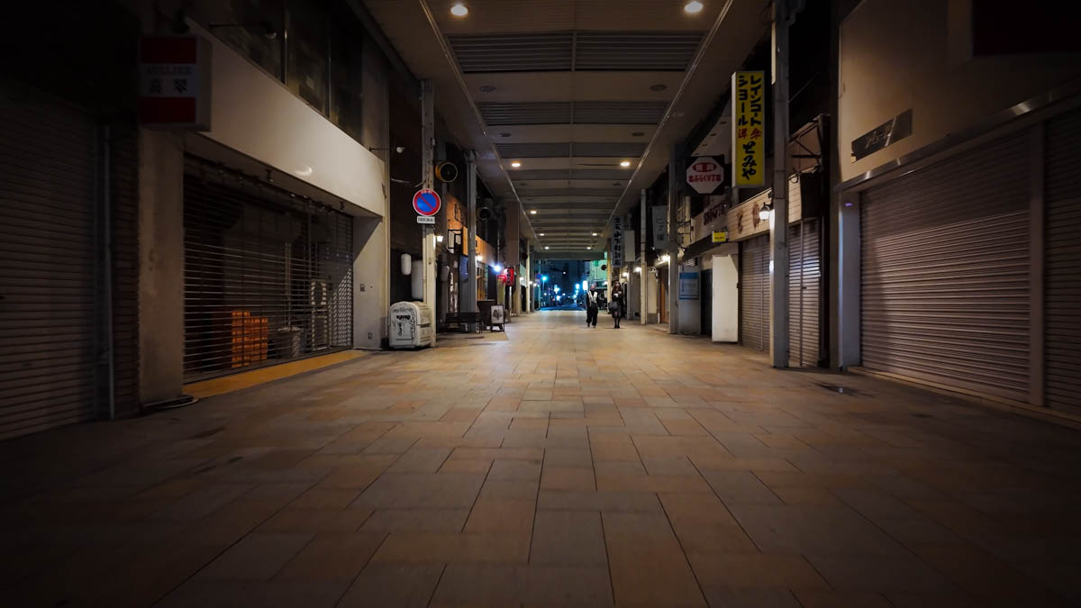 The southern arcade heading back toward the station, quiet at night