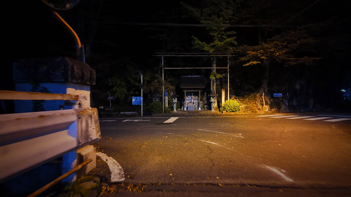 Shrine to Sumiyoshi Gongen and Ryōmen Sukuna monument A small roadside shrine to Sumiyoshi Gongen and Komori Jizō beside the Maze River, with a stone monument to Ryōmen Sukuna nearby