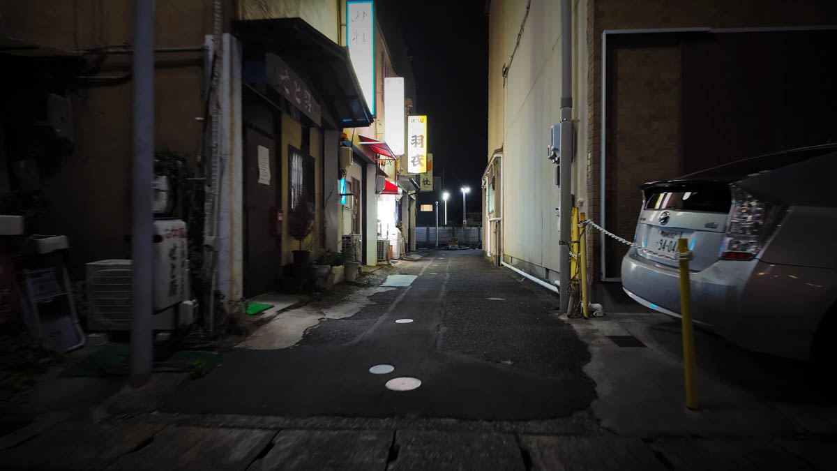 Showa-era alley near the station A narrow alley with a Showa-era atmosphere near the station