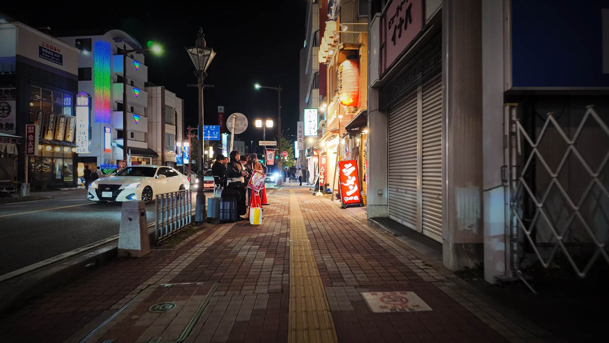 A queue outside the Iekei ramen restaurant Manpukuya