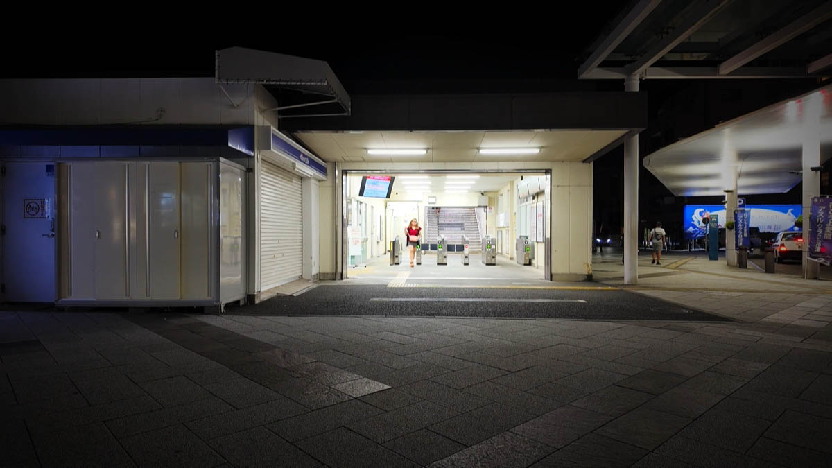 沼津駅改札 沼津駅の改札口。赤いシャツの人が出てくる
