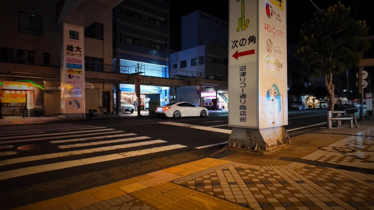 リコー通り 沼津リコー通り商店街の柱と横断歩道