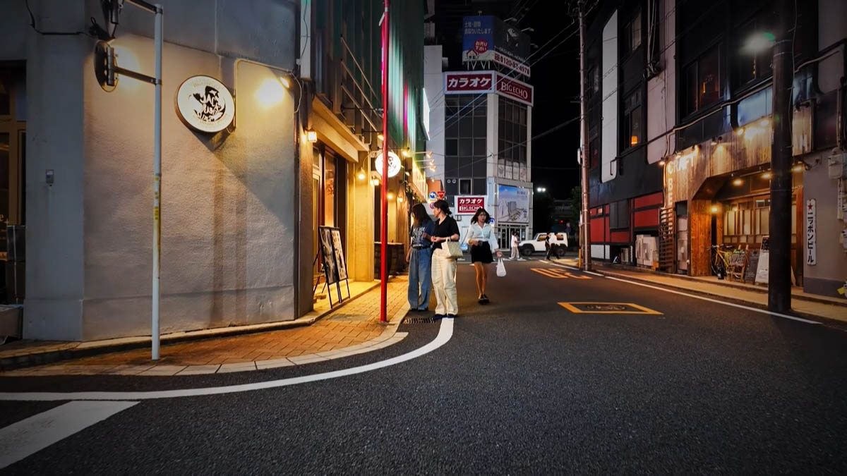 クラフトビールの看板と、奥のビックエコー
